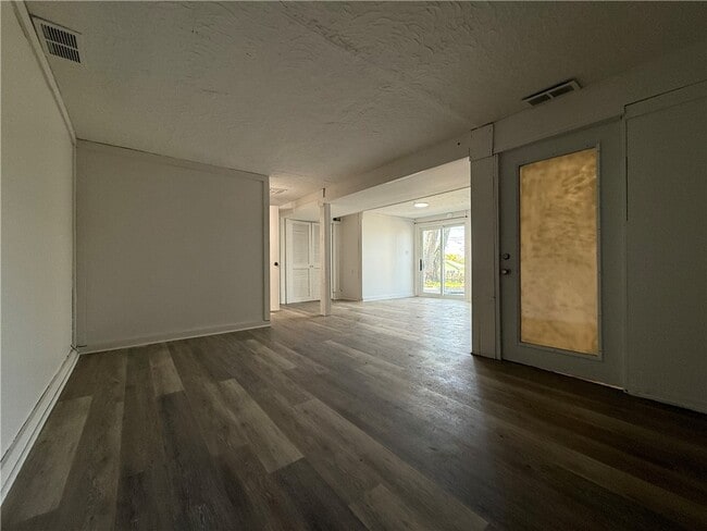 Building Photo - 1656 Jefferson Rd