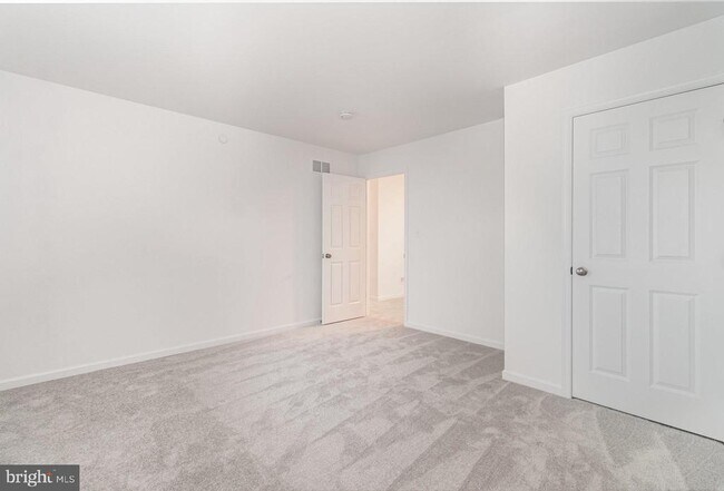 Building Photo - 7870 Briarwood Dr