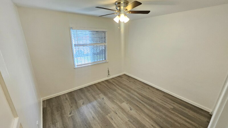 Building Photo - 1120 E Fairview Blvd