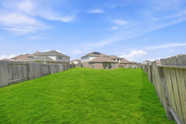 Building Photo - 2402 Mount Dana Dr