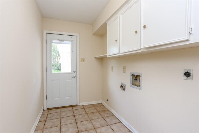 Building Photo - 8215 Wimbledon Ln