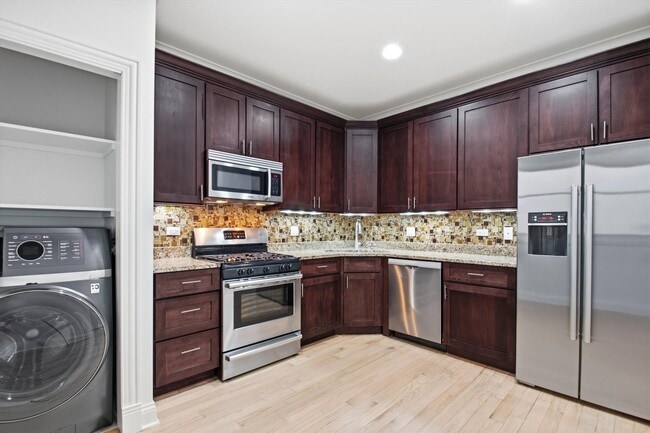 Building Photo - 2340 W Adams St