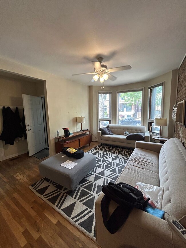 Primary Photo - 863 W Lill Ave
