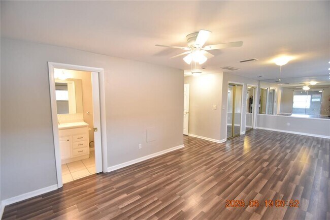 Building Photo - 3273 Harbor Lake Dr