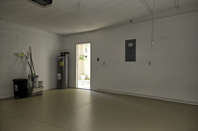 Building Photo - Avalon Park Townhome