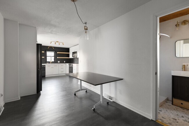 Building Photo - Pendleton Heights 4BR—Updated Historic Cha...