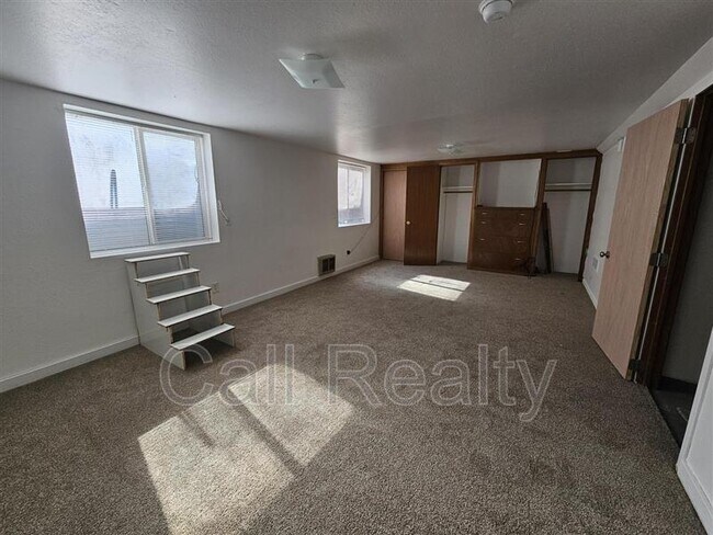 Building Photo - 2338 W Walton Ave
