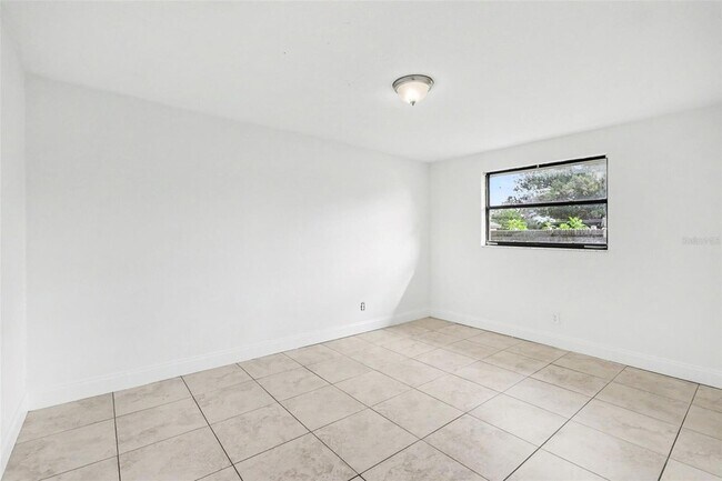 Building Photo - 913 Lytle St SW