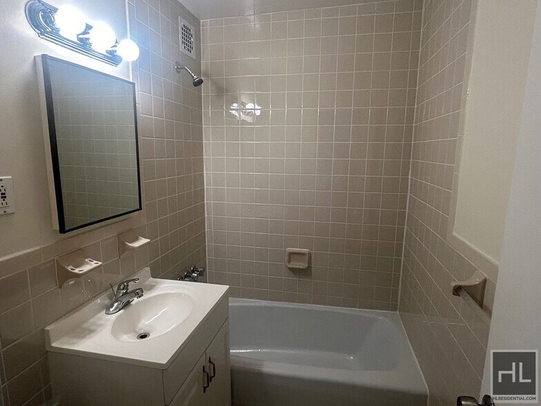 Building Photo - GRAND CENTRAL PARKWAY