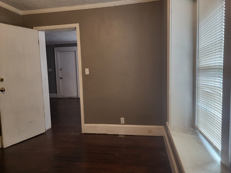 Building Photo - 241 Irisdale Pl