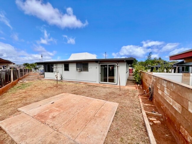 Building Photo - Single Family Home/3 Bedrooms/1.5 Bathroom...