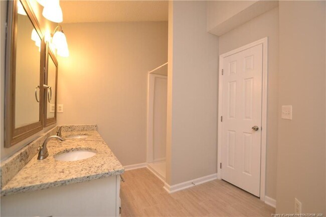 Building Photo - 712 Penncross Dr