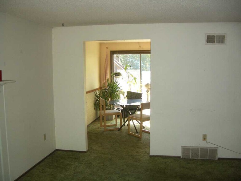 Building Photo - 3912 E Hartson Ave