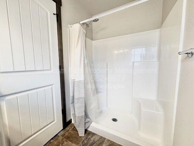 Building Photo - 1425 E Seleta Ln