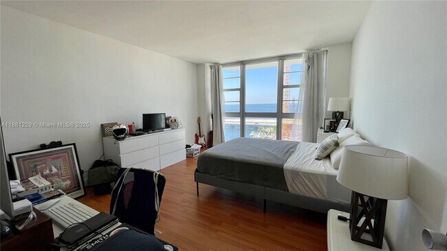 Building Photo - 2451 Brickell Ave