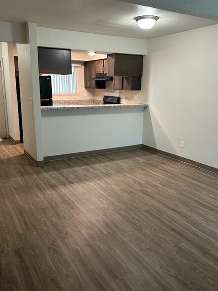 Building Photo - Parkwood Manor