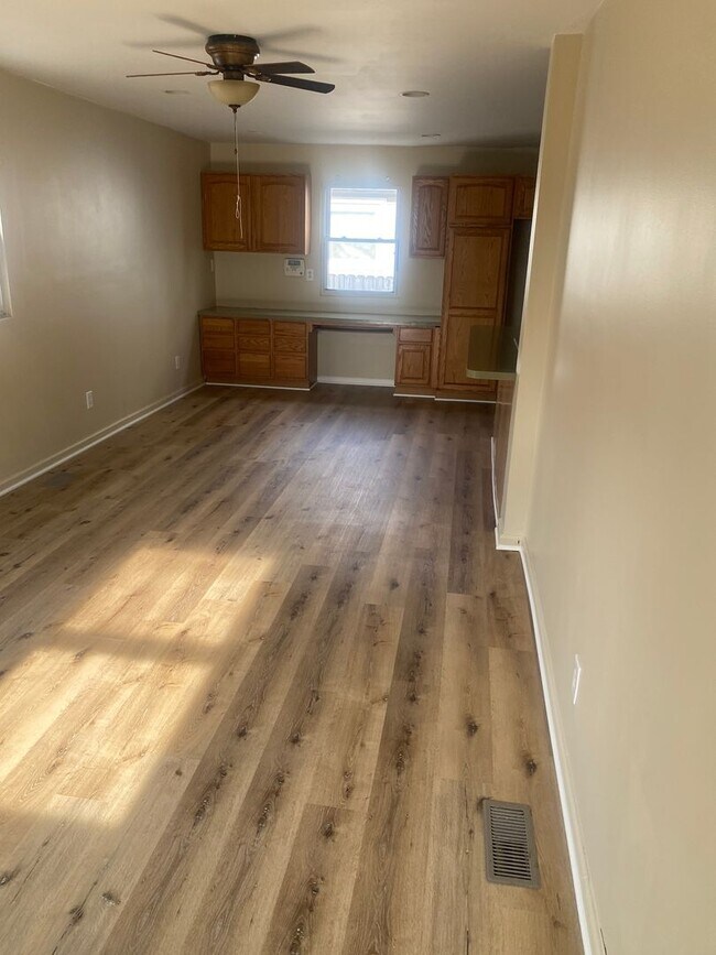 Building Photo - 3 bedroom 2 bath bungalow with finished basement