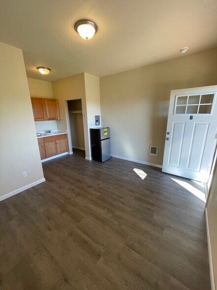 New floor and paint - 15166 SW 119th Ave