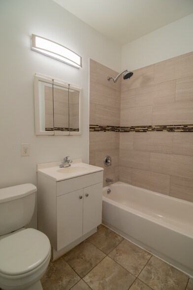 Building Photo - 3024 N Avers Ave