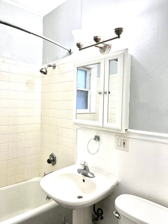 Building Photo - 145 Parkside Ave