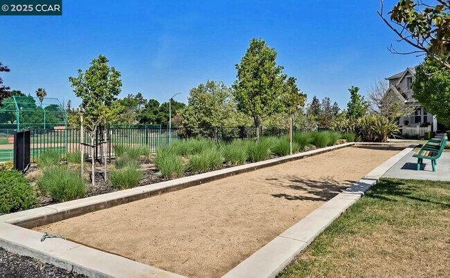 Building Photo - 221 Southpark Ct