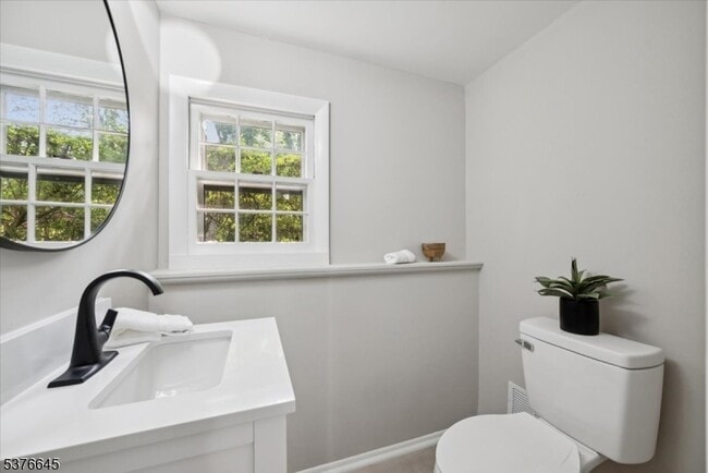 Building Photo - 19 Braidburn Way