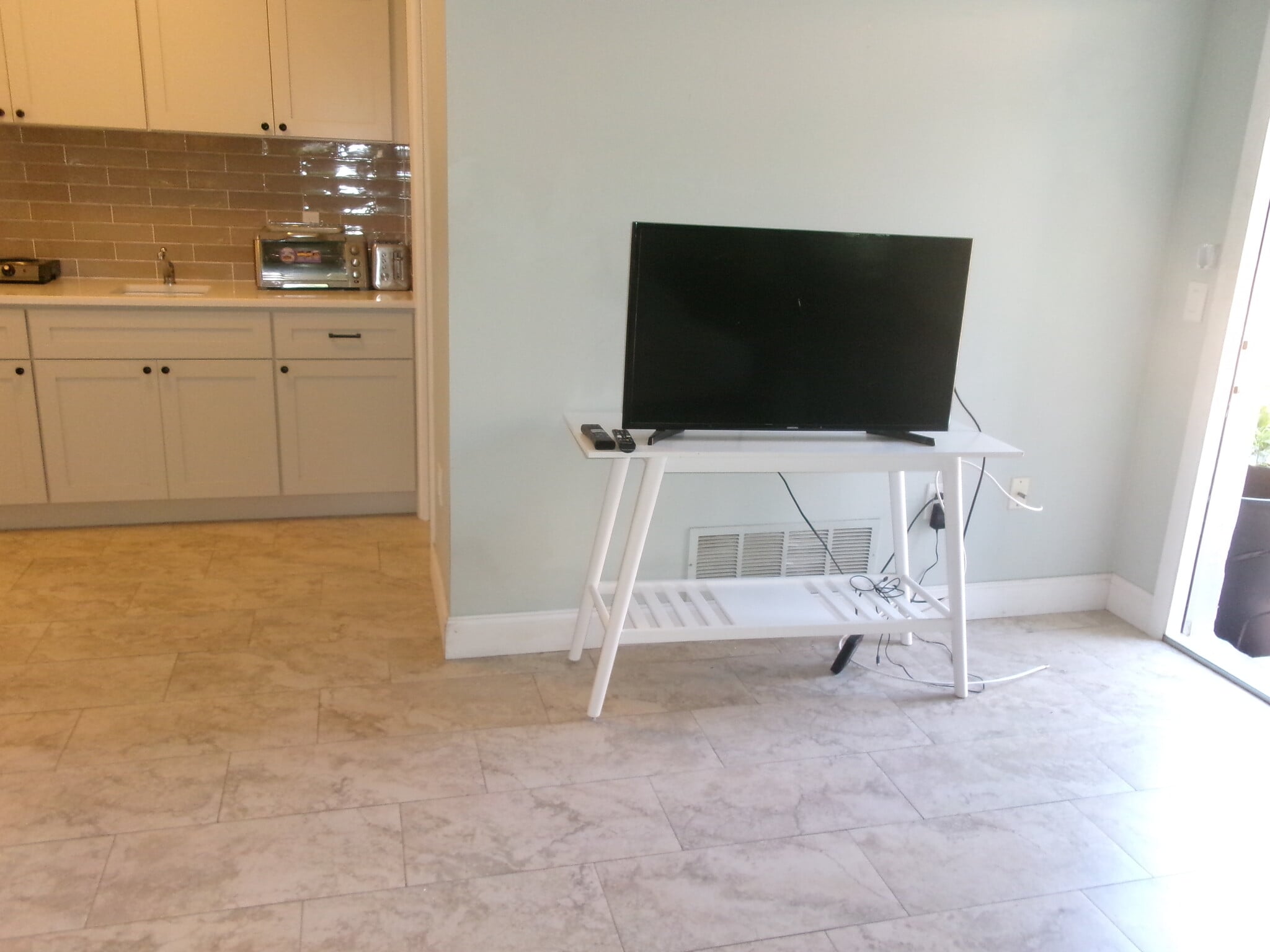 Cable included - 1870 Mid Ocean Cir