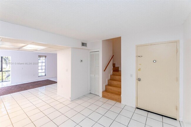 Building Photo - 3862 NE 171 St