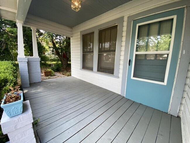 Building Photo - 175 E Beech St