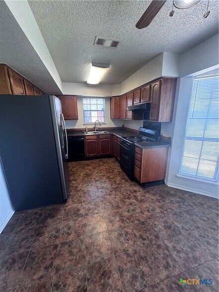 Building Photo - 1613 Bobby Lee Dr