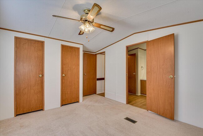 Building Photo - 892 W Five Notch Rd