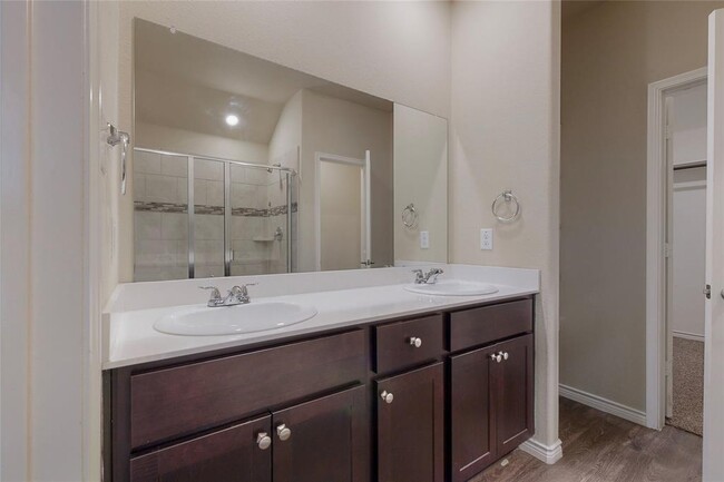 Building Photo - 2917 Colorado Dr