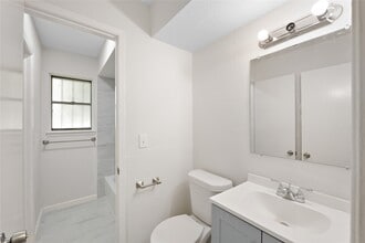 Building Photo - 7111 Pinehook Ln