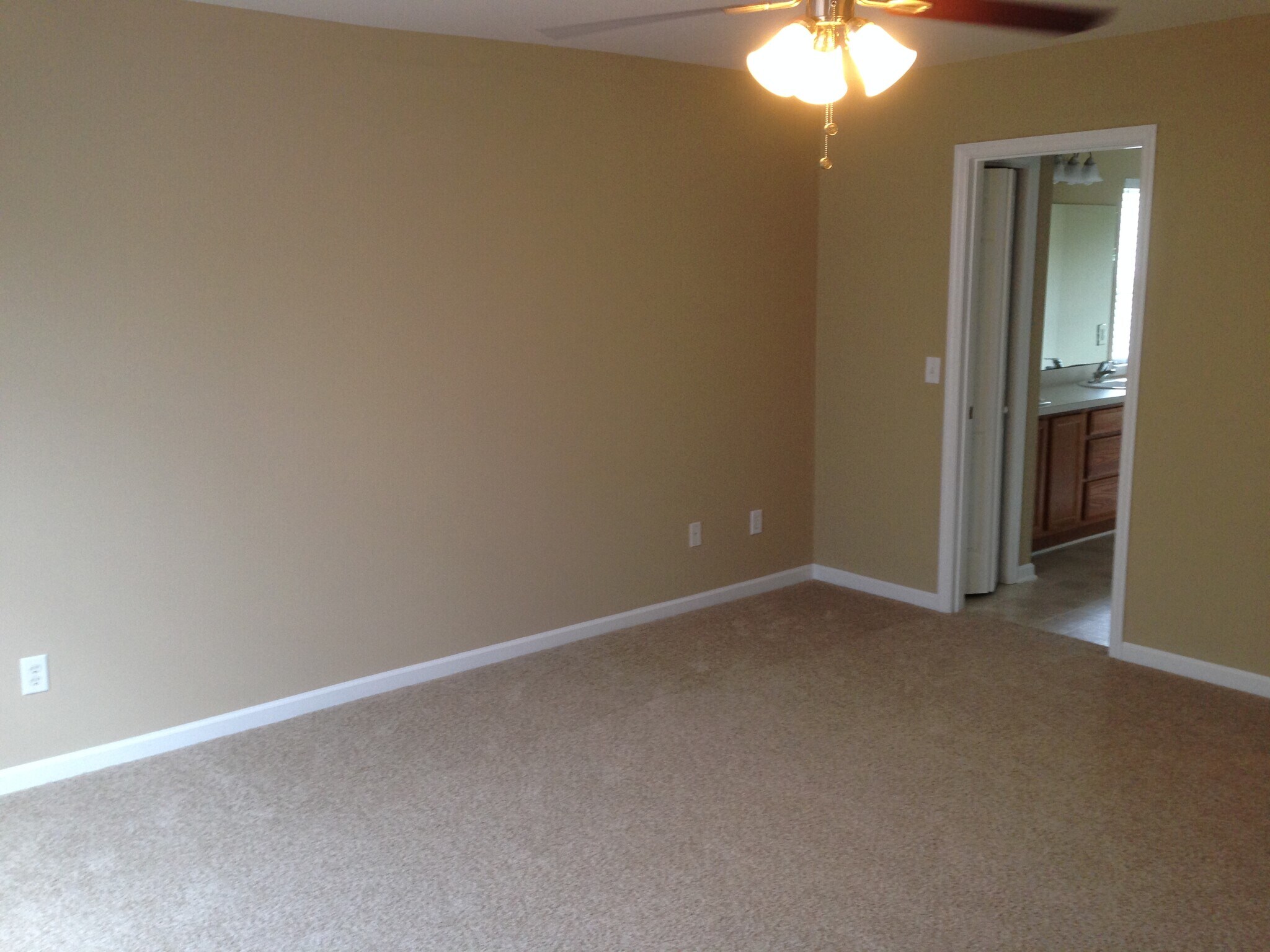 Building Photo - 250 Westbrooke Rd