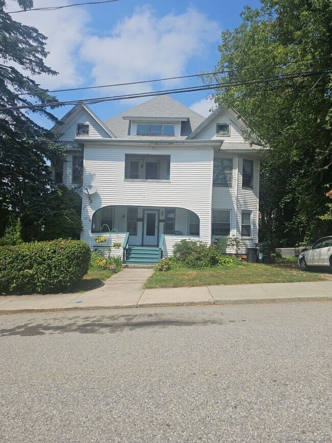 Primary Photo - 32 Latham St