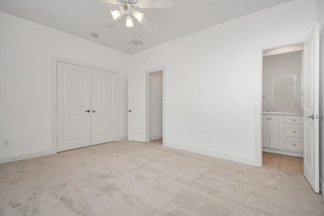 Building Photo - 5815 Lacy St