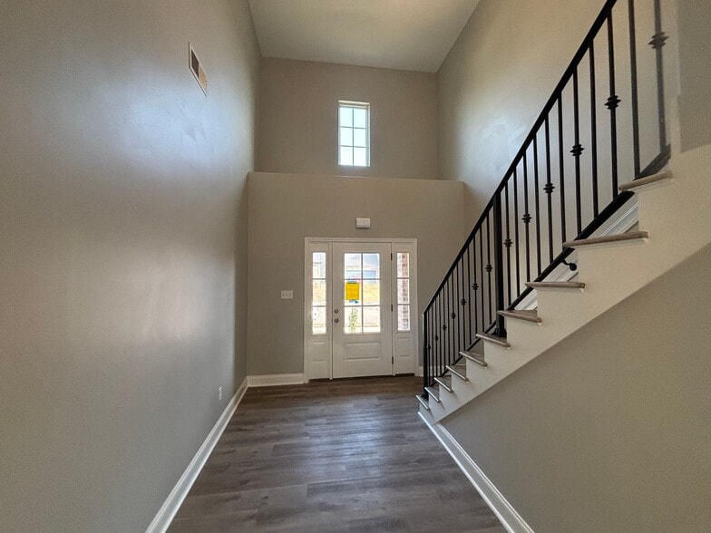 Building Photo - 10007 Messana St