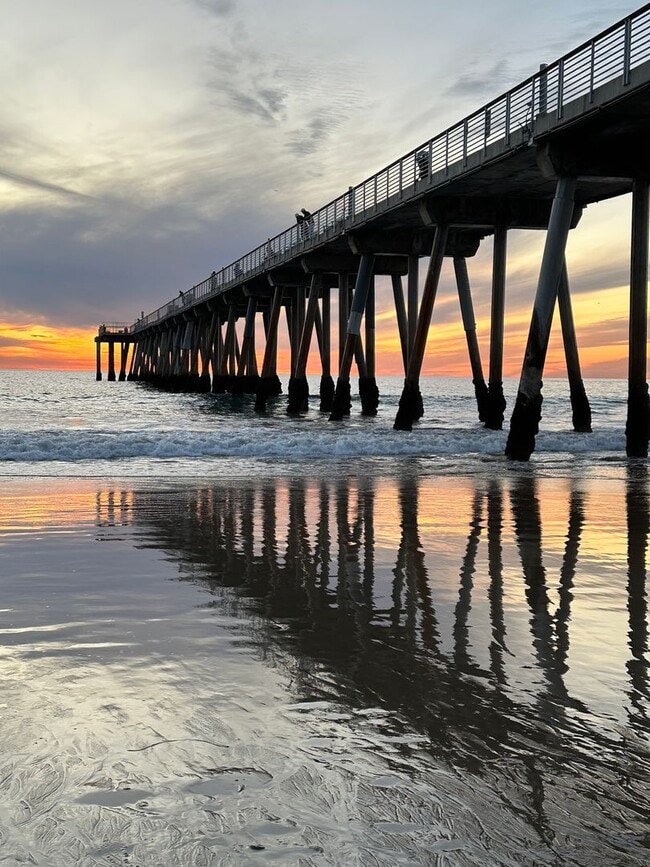 Building Photo - 006th St. Sharp