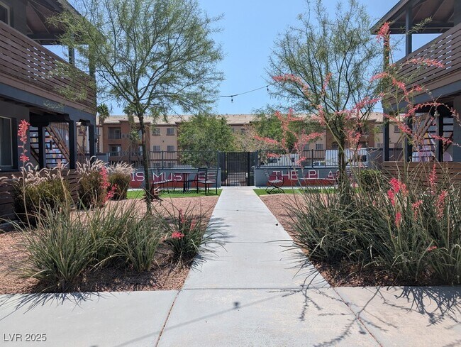 Building Photo - 319 N 11th St