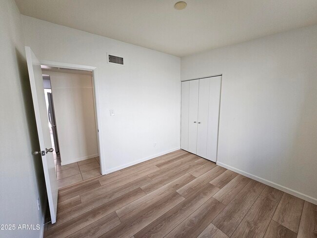 Building Photo - 2428 E La Jolla Dr