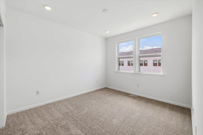 Building Photo - 200 Balsam St