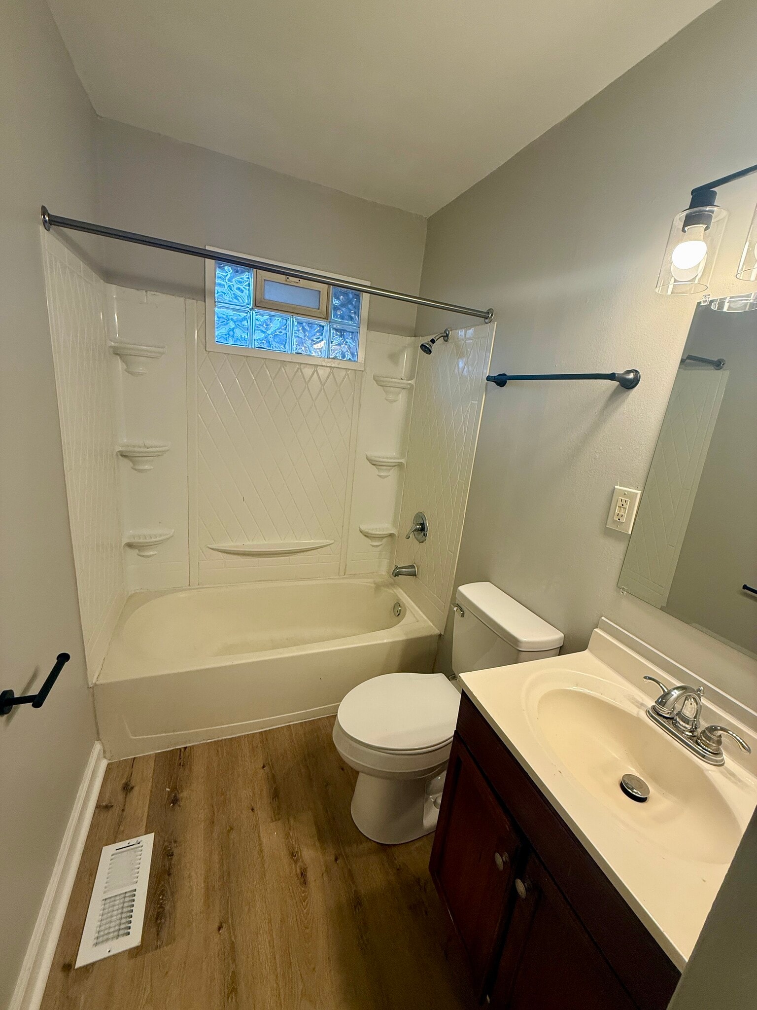 Building Photo - 1658 Frank Rd