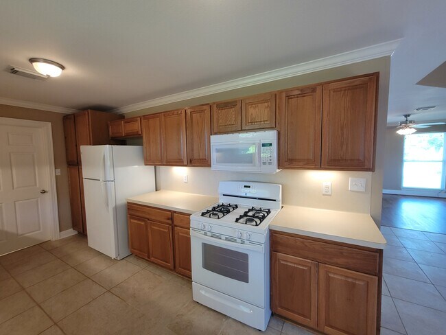 Building Photo - 5427 Heathercrest St