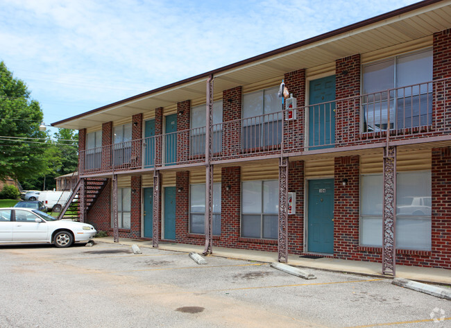 Building Photo - Centerpoint Gardens