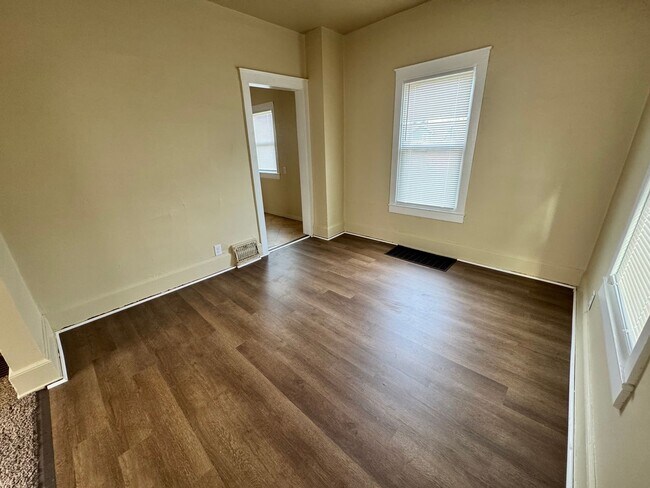 Building Photo - 3 Bedroom House