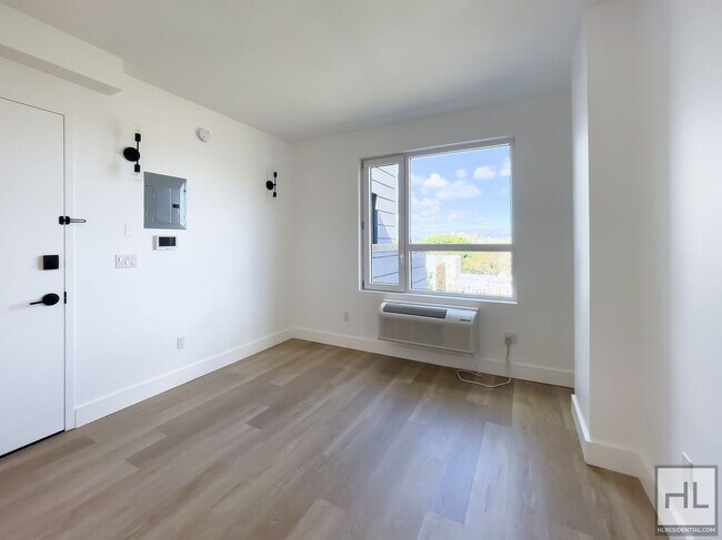 Building Photo - President Street / Spacious 2 Bed 1-Bath N...