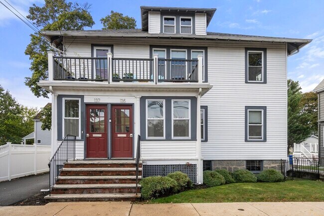 Building Photo - 137 Thacher St