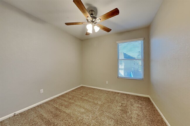 Building Photo - 16730 N Bob White Dr