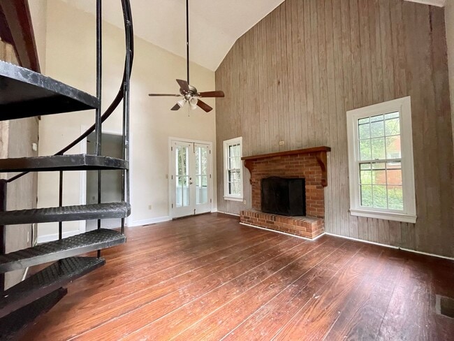 Building Photo - 107 Herbert St