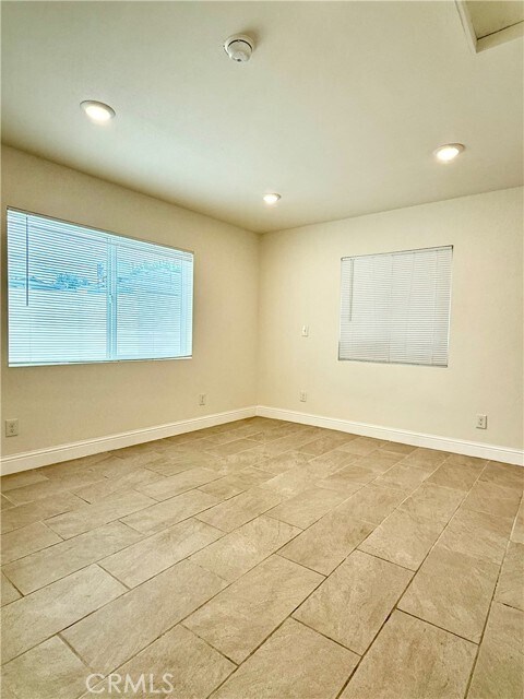 Building Photo - 6515 White Oak Ave
